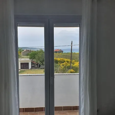 1 Apartment *