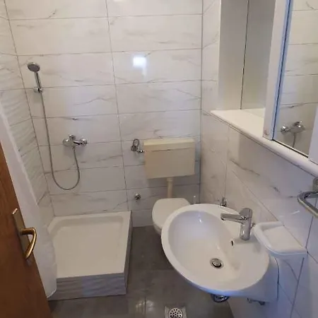 1 Apartment