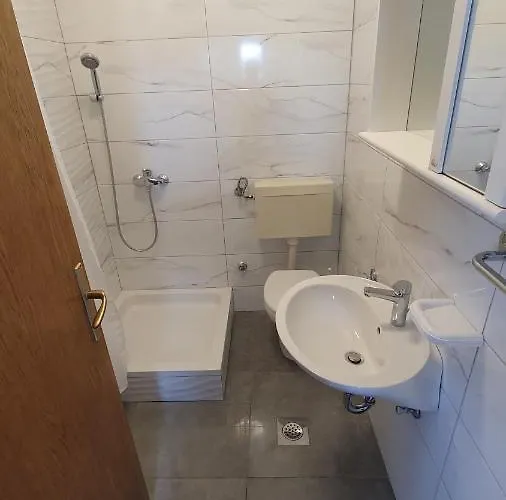 1 * Ljubač