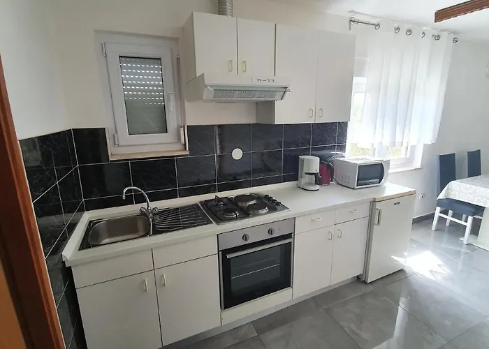 Apartament 1 *