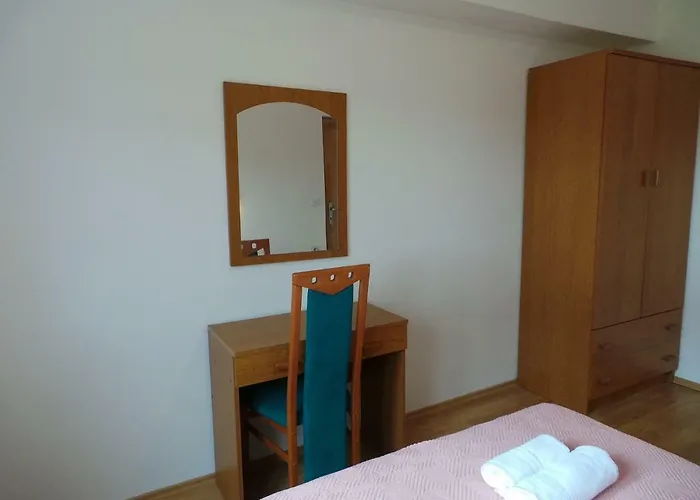 Apartament 1 *