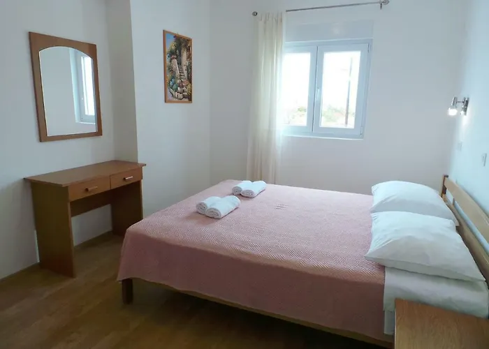 Apartament 1 *